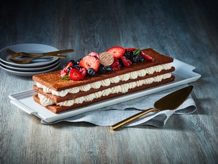 PASTEL DE MIL HOJAS DE CHOCOLATE CON FRUTOS ROJOS